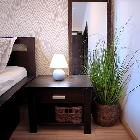 Free Parking, Ac & Self Checkin - Lucky 7 - 2 Bdr Relax & Harmony - Near Stadiums & Center *