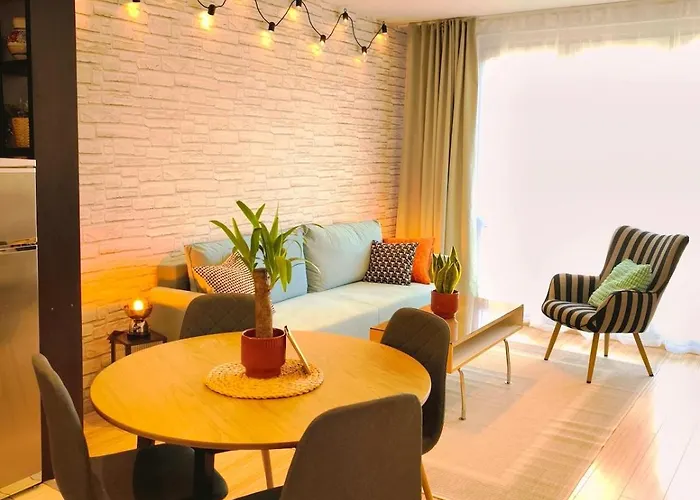 Апартаменти Lucky 7 - 2 Bdr Cozy Family - Near Sports And Culture